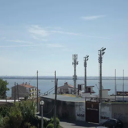 Lovely 3 Bedroom For The Perfect In Lisbon