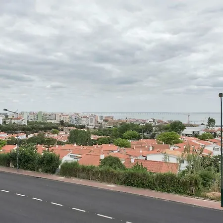 Lovely 3 Bedroom For The Perfect In Apartment