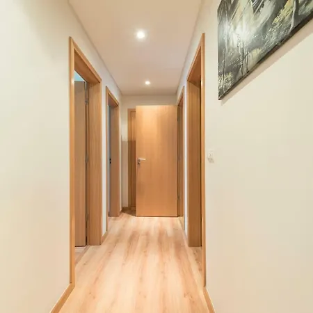 Διαμέρισμα Lovely 3 Bedroom For The Perfect In *